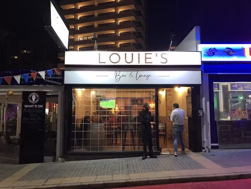 Louie&rsquo;s Bar & Lounge