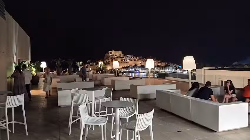 Lounge bar palco del castillo