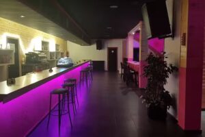 Luxury LOUNGE & BAR.