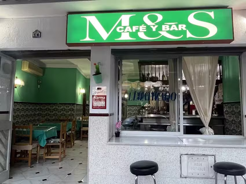 M&S Caf&eacute; Bar