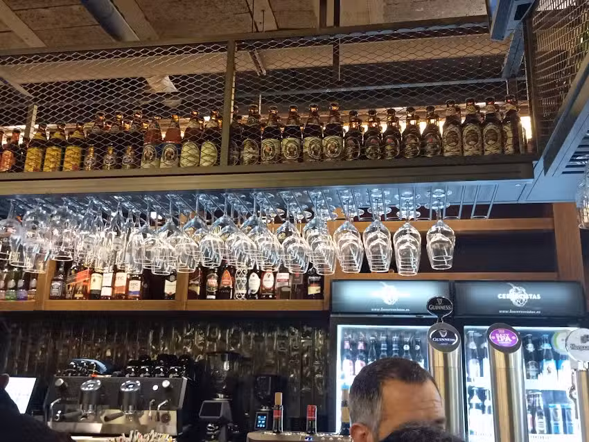 MacLaren&rsquo;s Irish & Sports Bar &ndash; Rivas