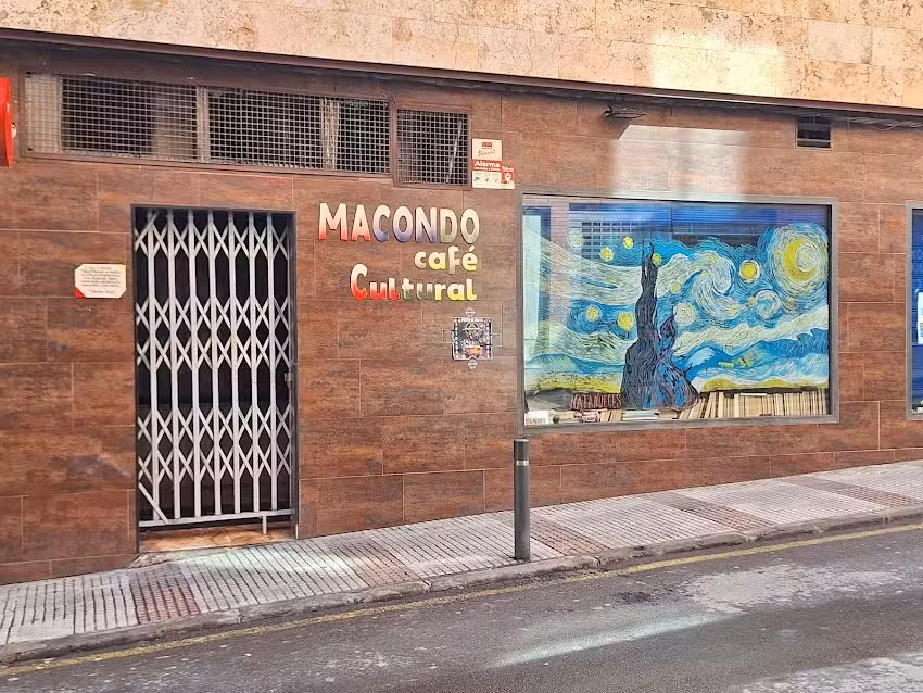 MACONDO caf&eacute;