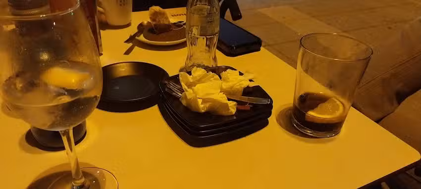 Maemuki Bar