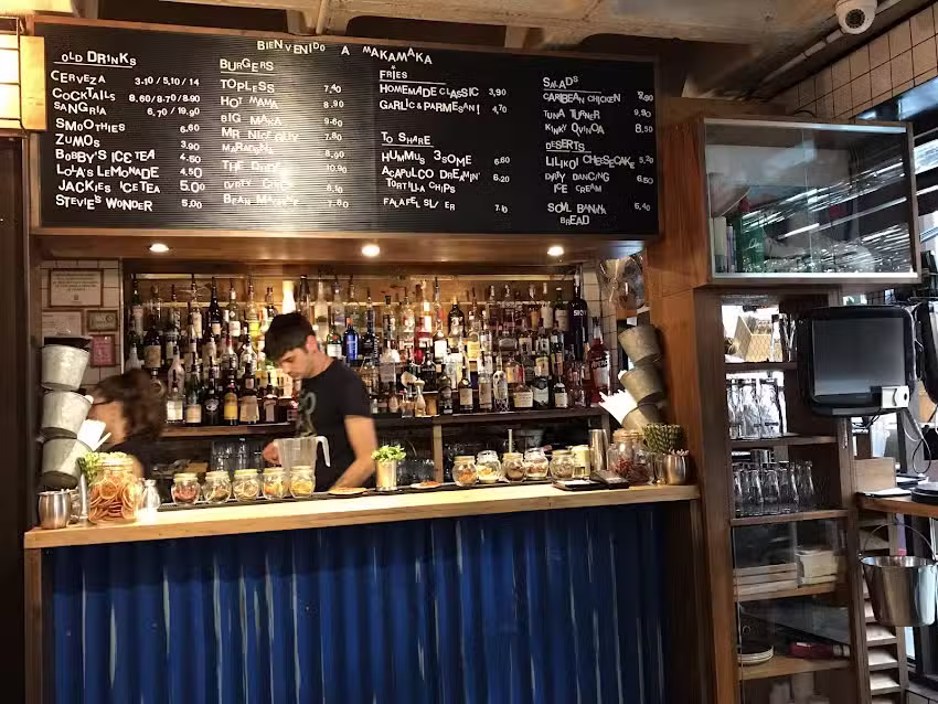 Makamaka Beach Burger Caf&eacute;