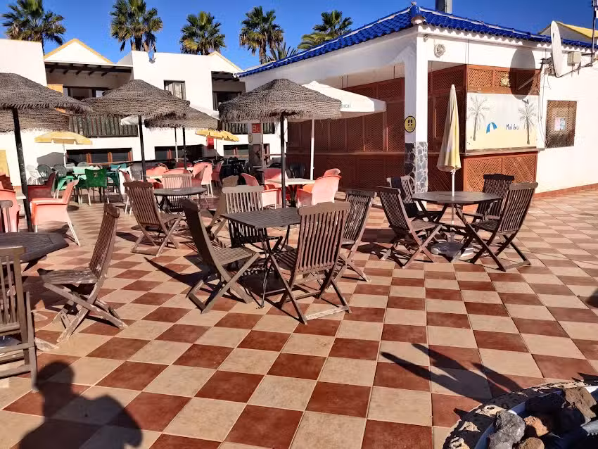 Malibu pool bar