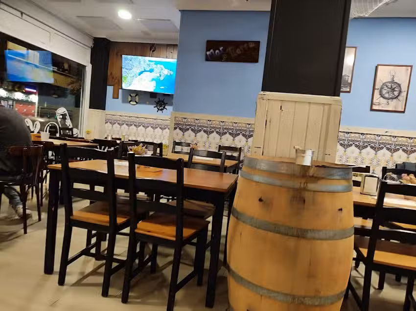 Mar y tierra bar