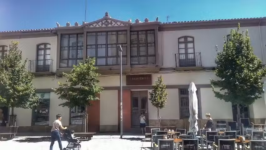 Marlott Caf&eacute;&Bar