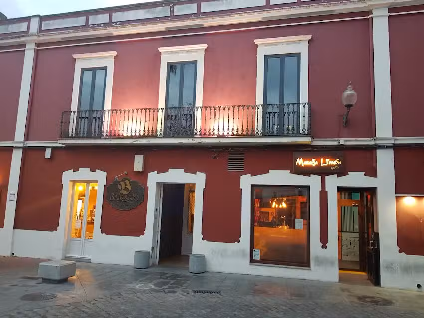 Maruja Lim&oacute;n Pub
