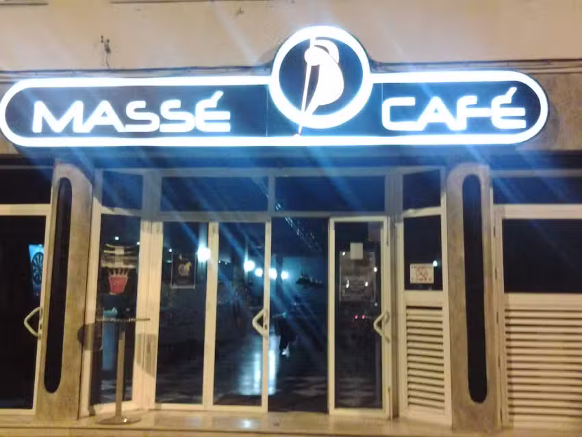 Mass&eacute; Caf&eacute;