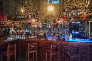 Medievo Caf&eacute; + Pub