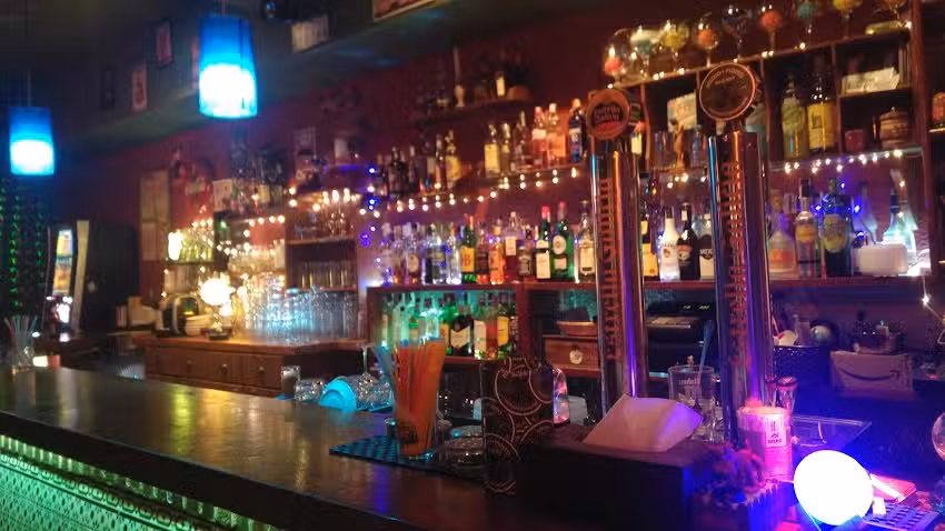 Medio Punto* Bar & Music