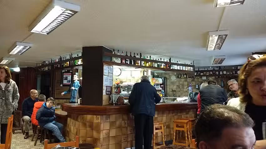 Mes&oacute;n El Gato Negro
