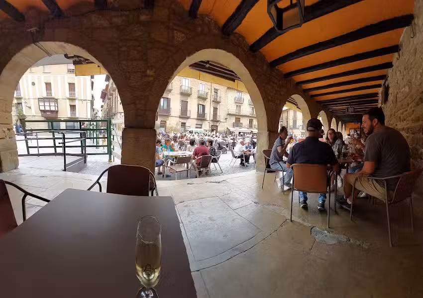 Mes&oacute;n El Sol de Olite: vinos, pinchos, eventos y buena m&uacute;sica