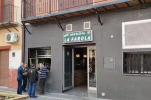 Mes&oacute;n La Farola