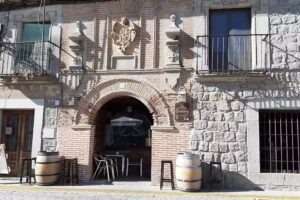 Mes&oacute;n La Serrana