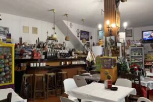 Mes&oacute;n los claveles