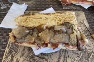 Mes&oacute;n Los Pedrones