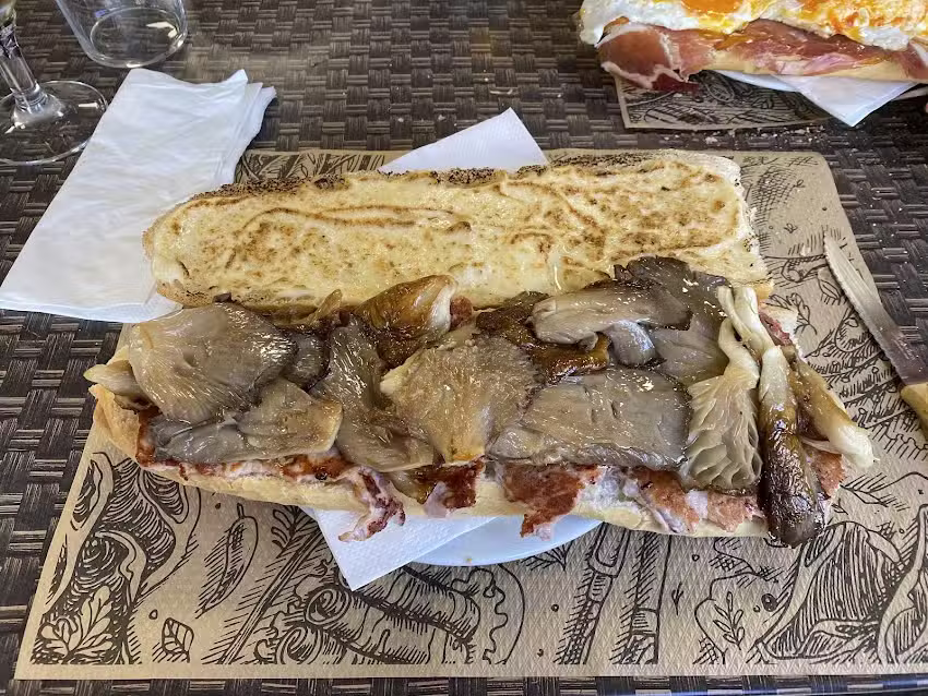 Mes&oacute;n Los Pedrones