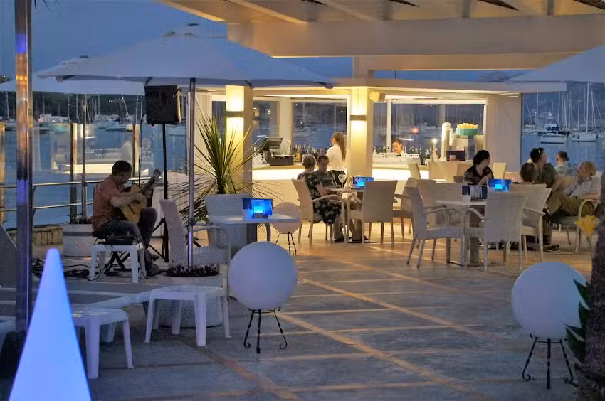 Miramar Sea Lounge Bar