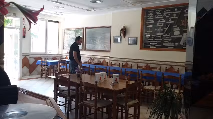 Mitja Lluna Caf&eacute; &ndash; Bar