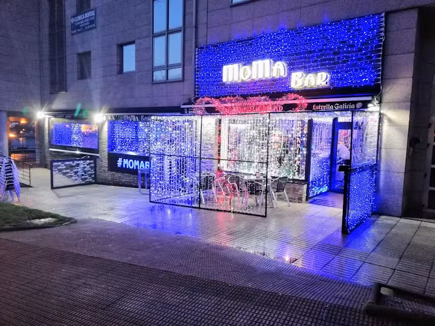 Moma Bar