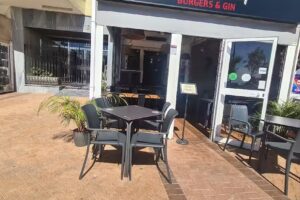 MOMAG Burgers & Gin