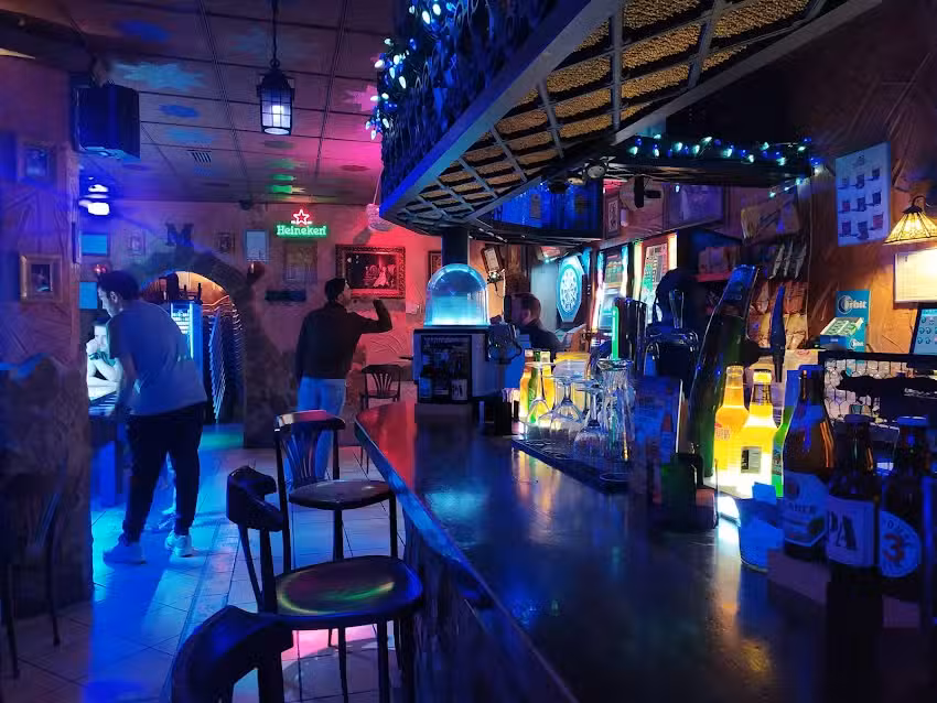 MONASTERI CAF&Eacute;-PUB
