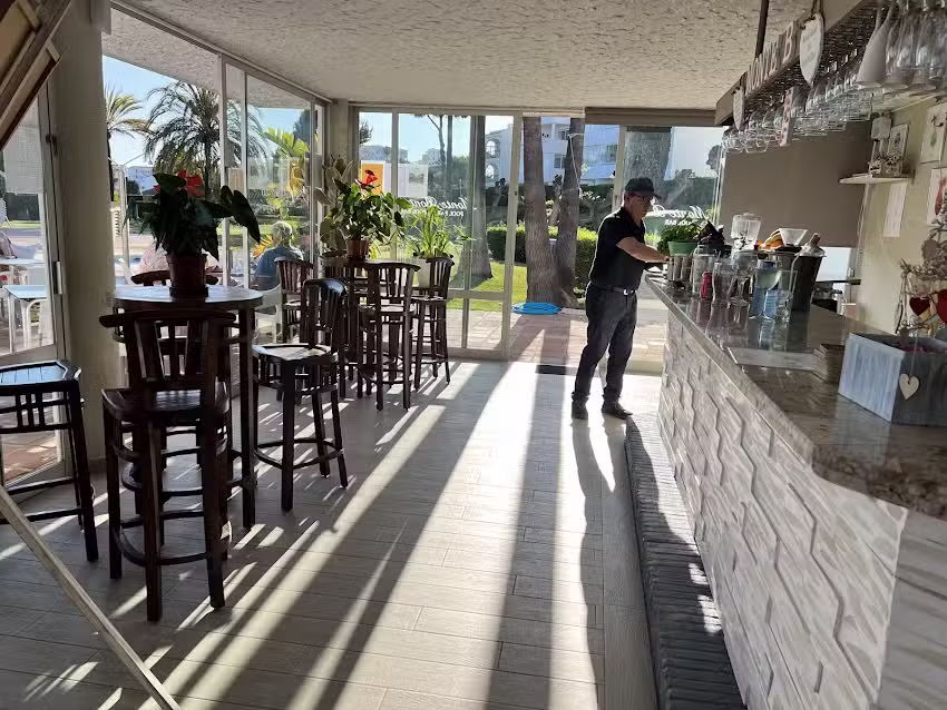 MONTE B, Pool Bar & Restaurant