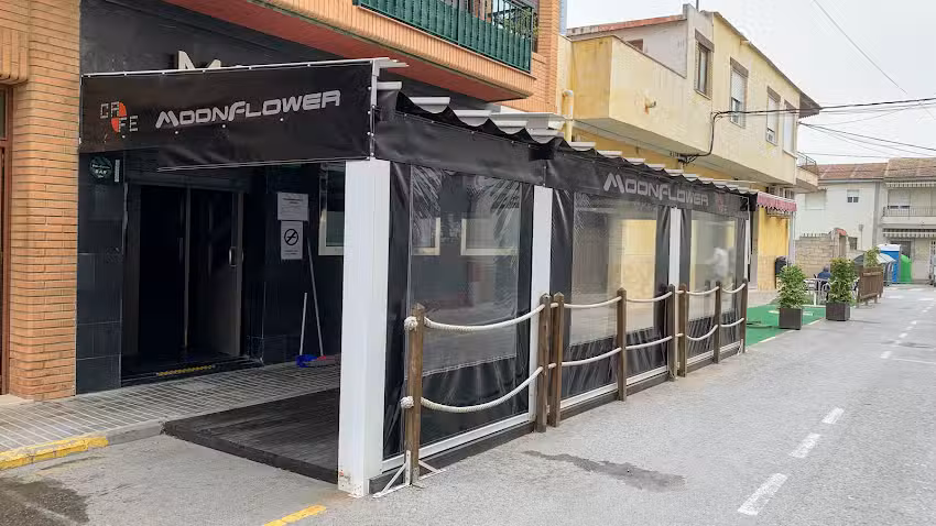 MOONFLOWER CAFE