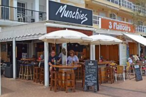 Munchies Smokehouse and Bar