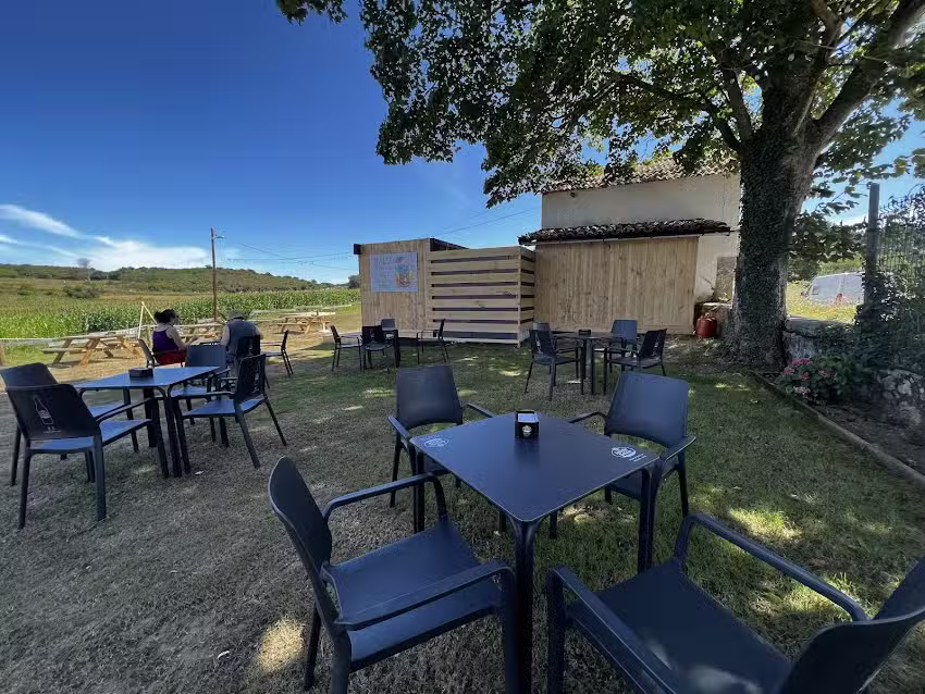 Nal&uacute; Lounge Bar