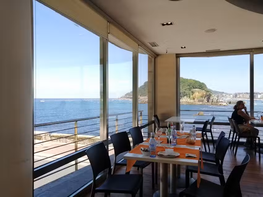 &Ntilde;am Bar Restaurante &ndash; Peine del Viento
