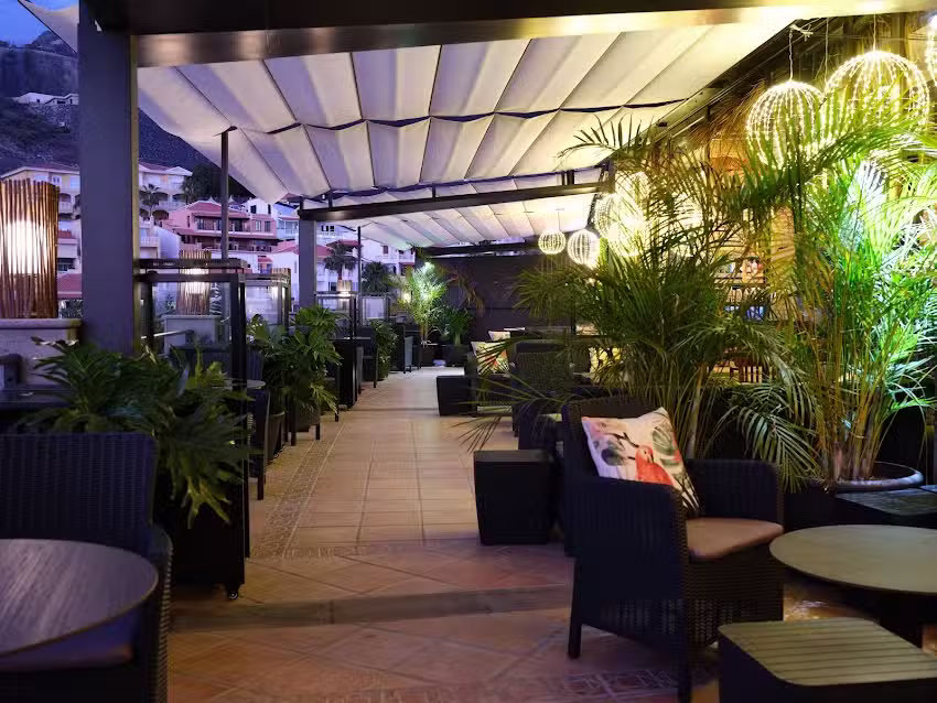 Nashira Brunch, Cocktail, Gastrobar & Shisha Lounge