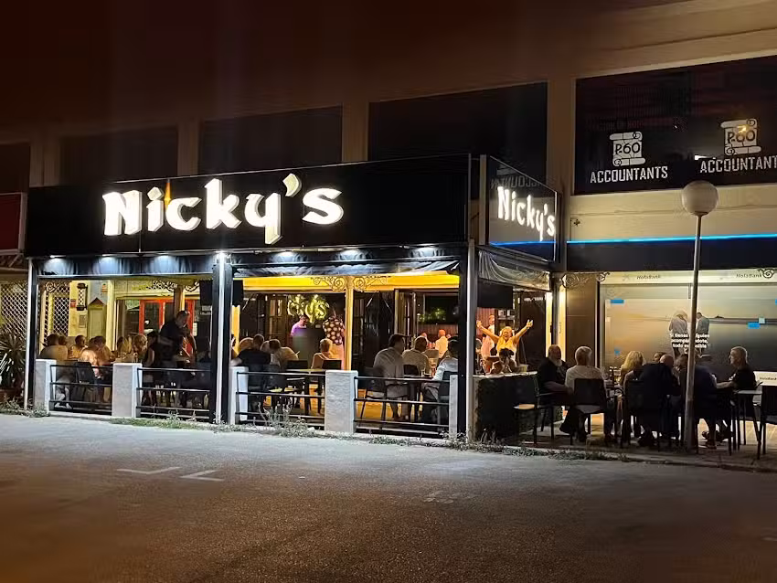 Nicky&rsquo;s Bar