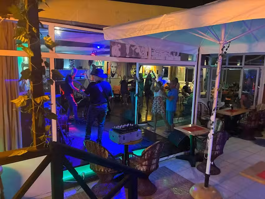 Nirvana Chill Out Bar Caf&eacute; & Snack