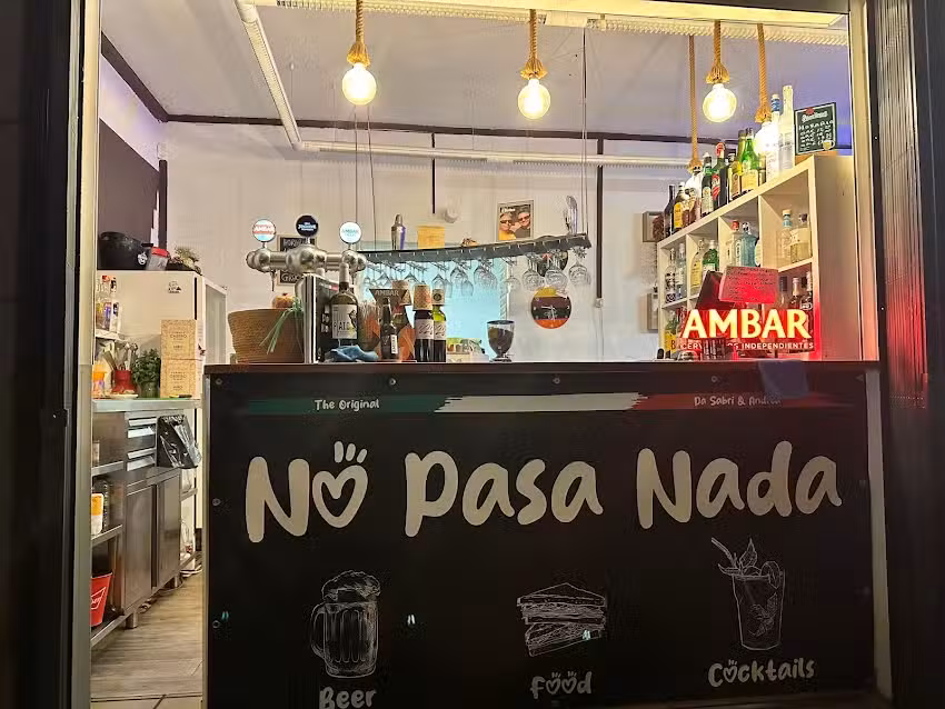 No pasa nada cocktail bar