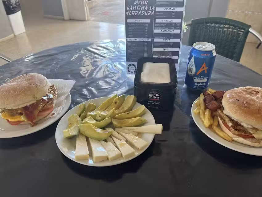 NOS HEMOS TRASLADADO PLAYA DE.MELENARA BAR PISCOLABIS EL NEPTUNO, calle Lu&iacute;s Millares 29