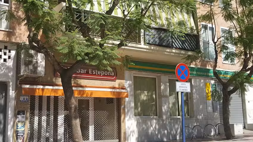 NOVEMBER caf&eacute; bar