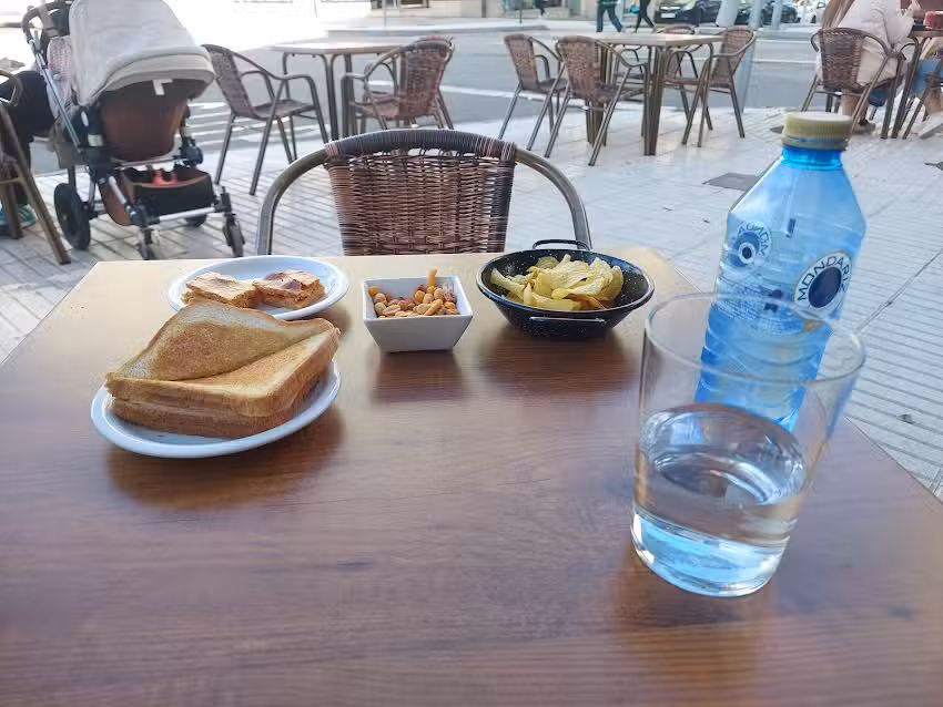 O recuncho de Adri&aacute;n lounge burguers bar