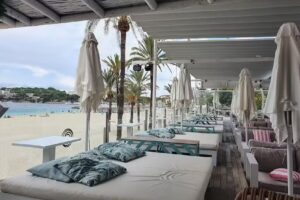 Oceans Calvi&aacute; Beach