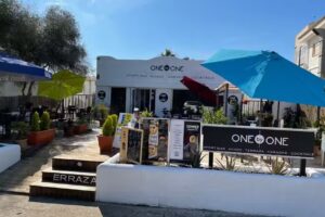 One by One Food y Drinks. Cocktails, Music, 60/70/90/90, Tv Sports