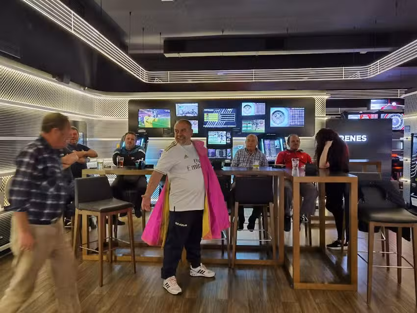 Orenes Sports Bar & Sal&oacute;n de Juego