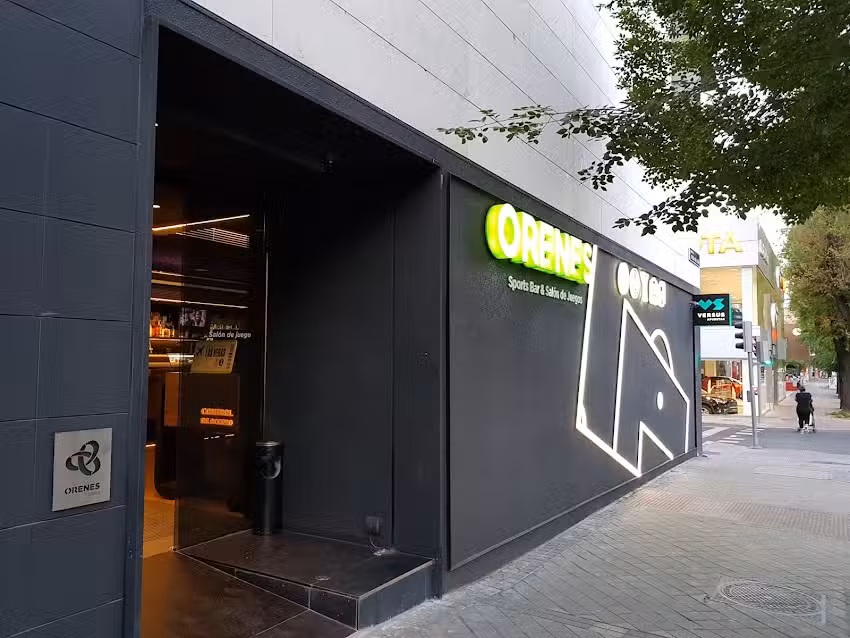 Orenes Sports Bar & Sal&oacute;n de Juego