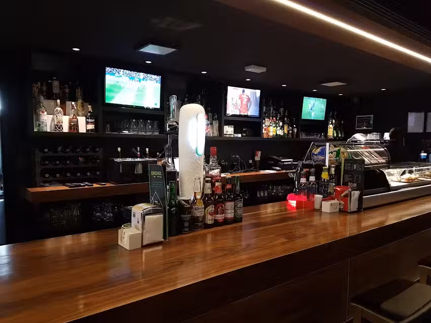 Orenes Sports Bar & Sal&oacute;n de Juego