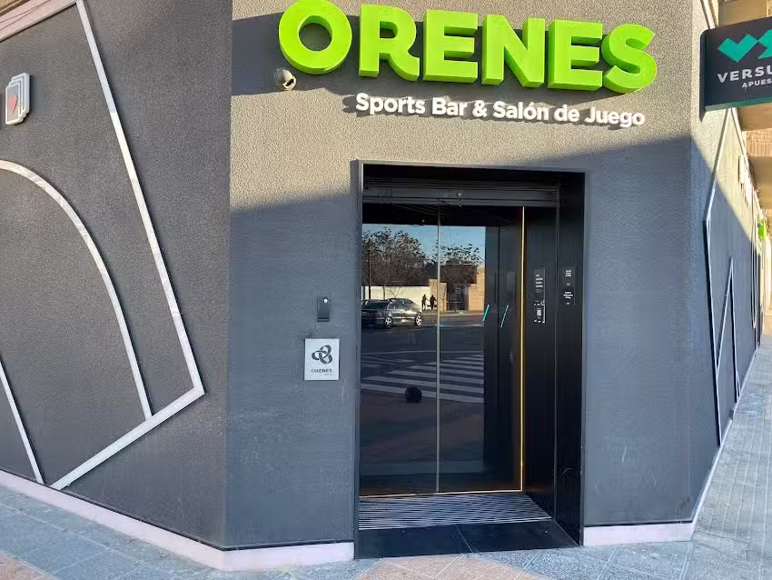 Orenes Sports Bar & Sal&oacute;n de Juego