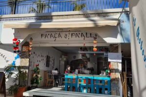 Pa&rsquo; ac&aacute; y pa&rsquo; all&aacute;