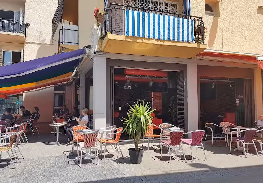 Parrot Pub & Terrace