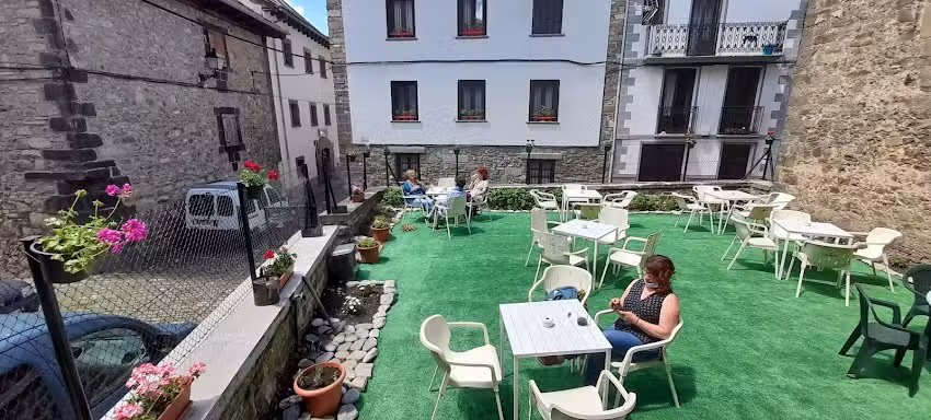 Pensi&oacute;n TXIKI &ndash; Hostal, Bar y Restaurante