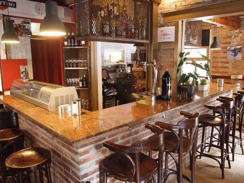 Petit Bar