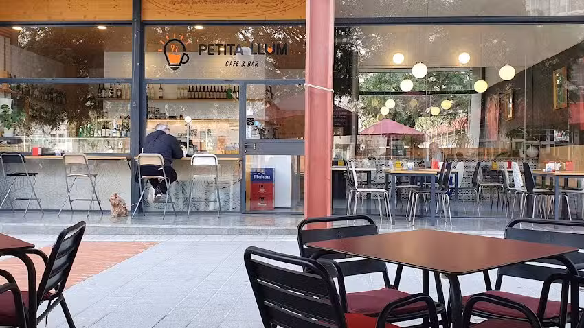 PETITA LLUM &ndash; Caf&egrave; i Bar